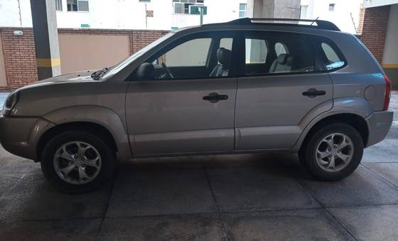 HYUNDAI TUCSON 2.0 MPFI GL 16V 142CV 2WD GASOLINA 4P AUTOMÁTICO